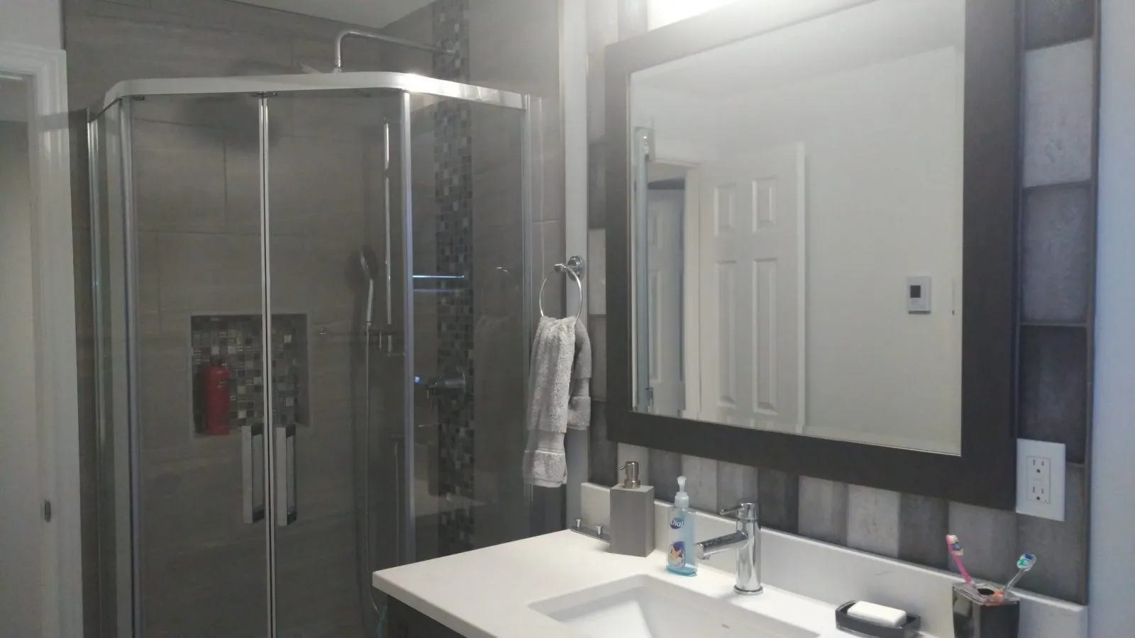 Bathroom tile backsplash | PDJ Flooring